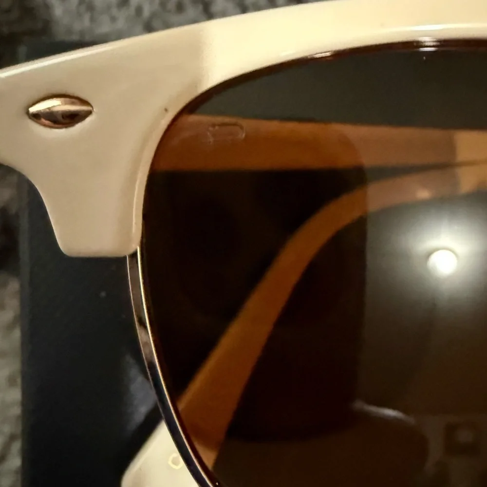 NEW IN BOX BLACK BY PRIVE REVAUX POLARIZED
“THE HEADLINER”
51-20-145 - Picture 4 of 10